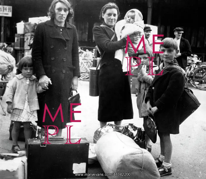 : Return to Paris, 1940 : Return to Paris, 1940