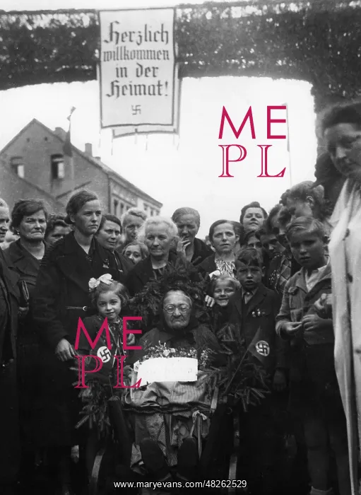 : Returnee in Saarbrucken, 1940 : Returnee in Saarbrucken, 1940