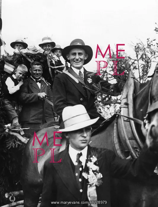 : Returning from the muster, 1935 : Returning from the muster, 1935