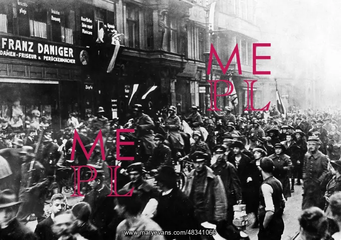 : Returning soldiers in Cologne, 1918 : Returning soldiers in Cologne, 1918