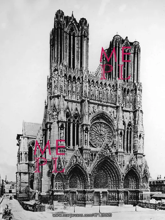  : Rheims cathedral after WW1