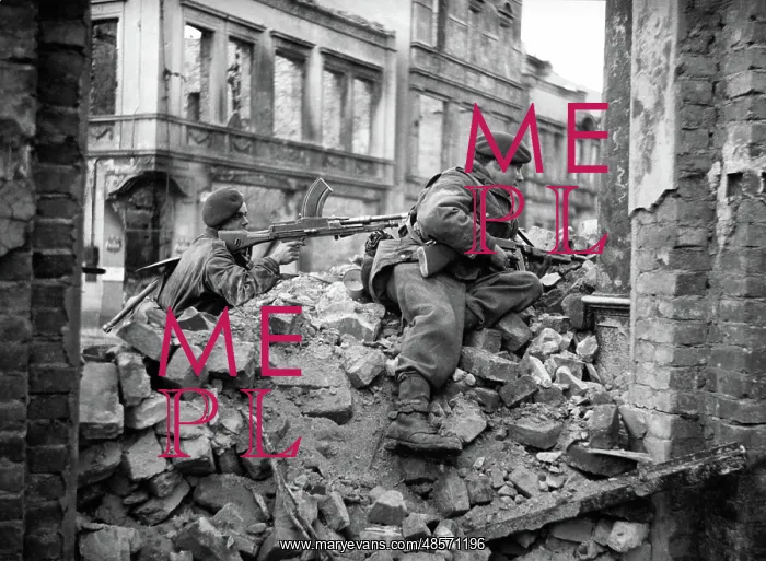 : Rhine crossing: two Commandos looking out for snipers : Rhine crossing: two Commandos looking out for snipers
