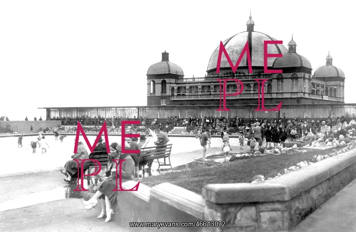  : Rhyl, the Children's Paddling Pool c1940