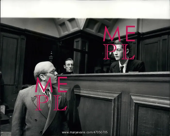 : Richard Attenborough and John Hurt as Christie and Evans : Richard Attenborough and John Hurt as Christie and Evans