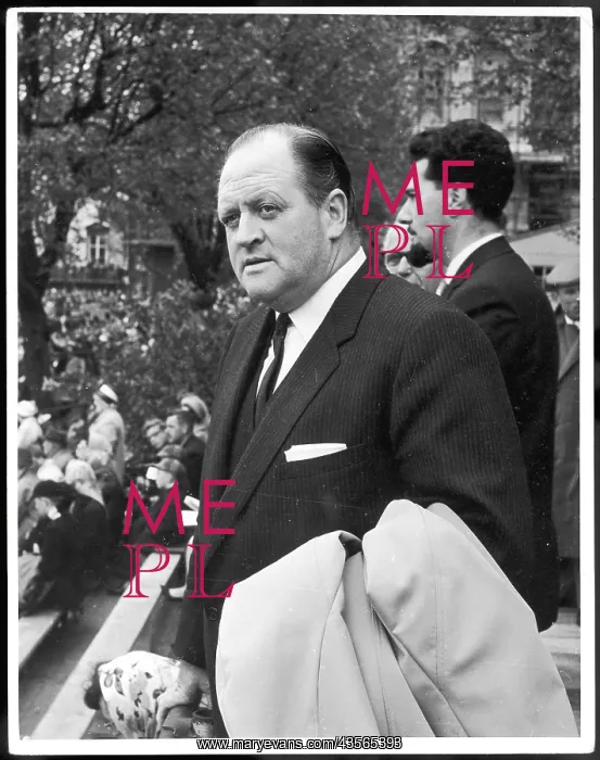 : RICHARD DIMBLEBY : RICHARD DIMBLEBY