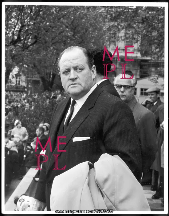: RICHARD DIMBLEBY : RICHARD DIMBLEBY