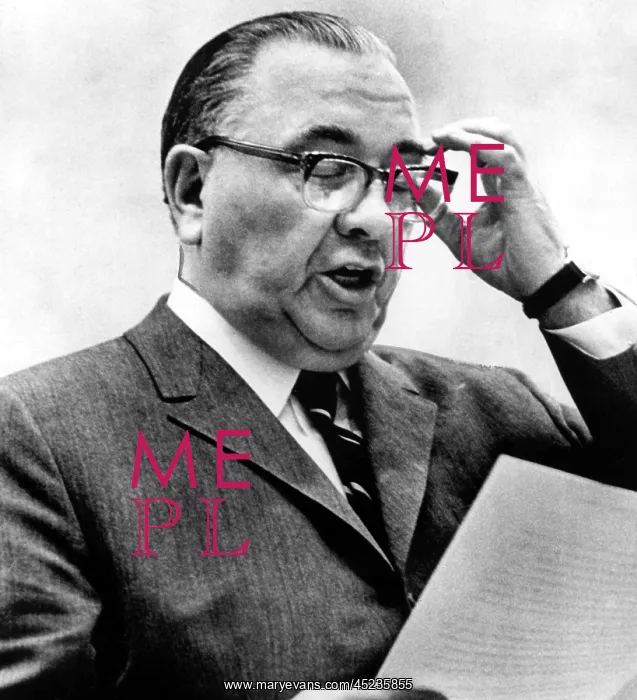 : Richard J. Daley defends controversial order ? : Richard J. Daley defends controversial order ?