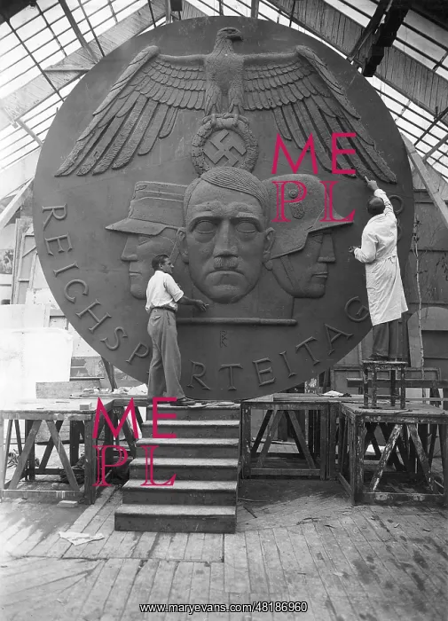 : Richard Klein and Albert Allmann edit the badge for the Nure : Richard Klein and Albert Allmann edit the badge for the Nure