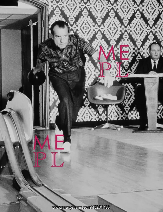 : Richard Nixon bowling at the White House ? : Richard Nixon bowling at the White House ?