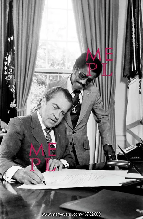 : Richard Nixon - Sammy Davis Jr. - politics - government : Richard Nixon - Sammy Davis Jr. - politics - government