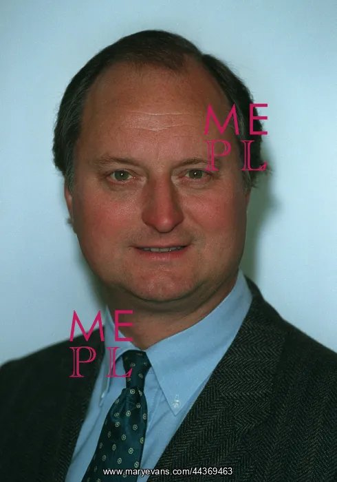  : Richard Tracy MP