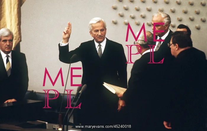 : Richard von Weizscker is sworn in : Richard von Weizscker is sworn in