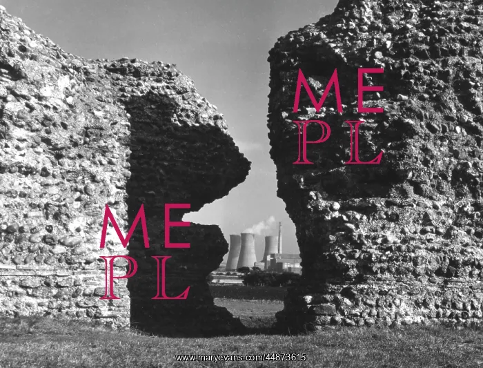 : RICHBOROUGH CASTLE RUINS : RICHBOROUGH CASTLE RUINS