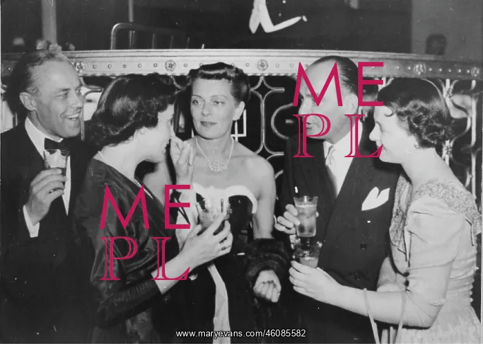 : From right to left. Ilse Werner - Willi Forst and : From right to left. Ilse Werner - Willi Forst and