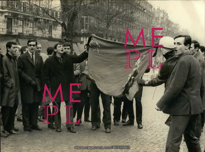 : Right-wing students demonstrate and burn flag in Paris : Right-wing students demonstrate and burn flag in Paris