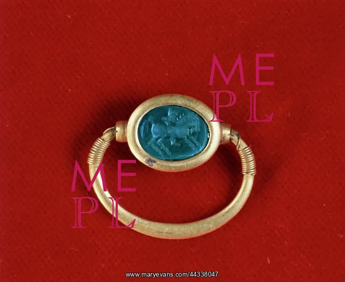 : Ring with scarab in semi-precious : Ring with scarab in semi-precious