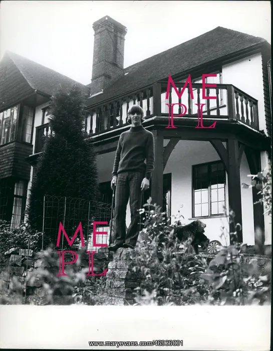 : Ringo Starr at home, Weybridge, Surrey : Ringo Starr at home, Weybridge, Surrey