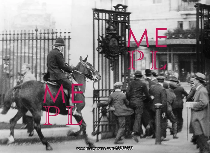 : Riots in London, 1930s : Riots in London, 1930s