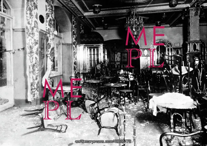 : Riots in a Munich coffee shop, 1914 : Riots in a Munich coffee shop, 1914