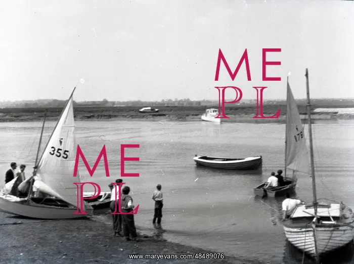 : The River Crouch, Hullbridge, Essex : The River Crouch, Hullbridge, Essex