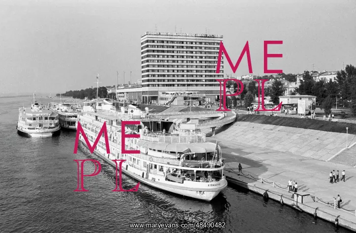 : River cruise : River cruise