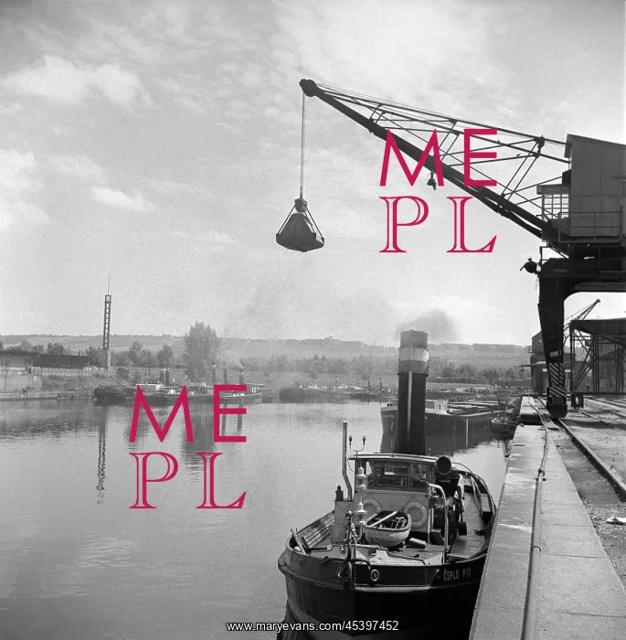 : River port - ship - crane - Vltava : River port - ship - crane - Vltava