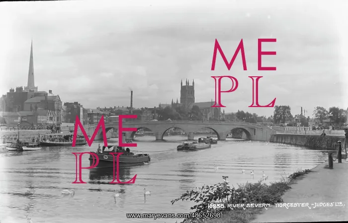 : River Severn in Worcester : River Severn in Worcester
