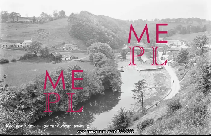 : River Swale at Richmond : River Swale at Richmond