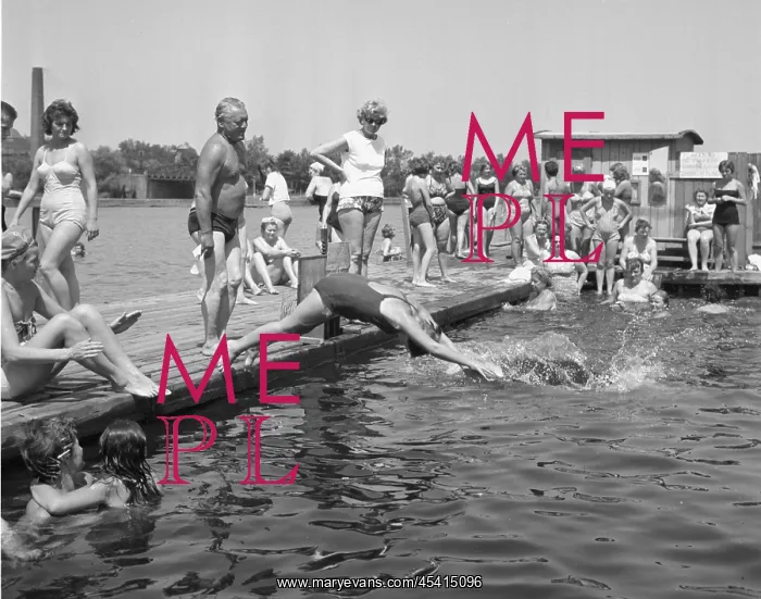 : River swimming : River swimming