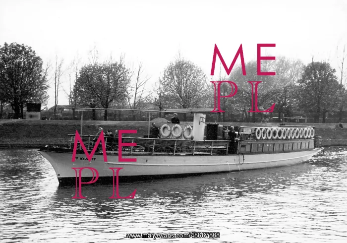 : River tour cruiser His Majesty : River tour cruiser His Majesty