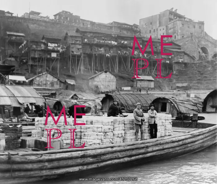 : The riverfront of Chungking, China in Jan. 1944 : The riverfront of Chungking, China in Jan. 1944
