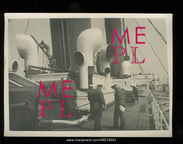 : RMS Alcantara, armed merchant cruiser, with crew on deck : RMS Alcantara, armed merchant cruiser, with crew on deck