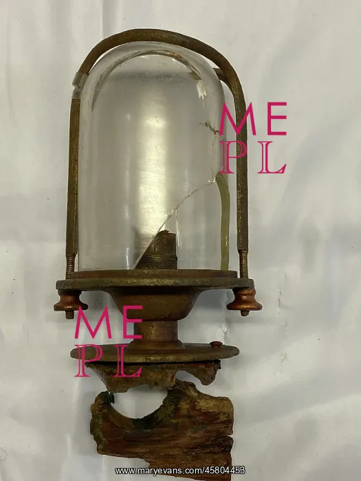 : RMS Carpathia, salvaged deck lamp with globe : RMS Carpathia, salvaged deck lamp with globe