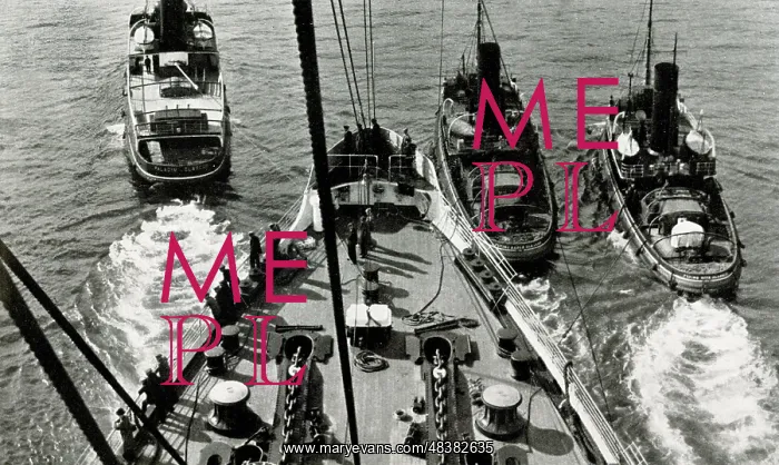 : RMS Queen Mary guided by tugs on River Clyde : RMS Queen Mary guided by tugs on River Clyde
