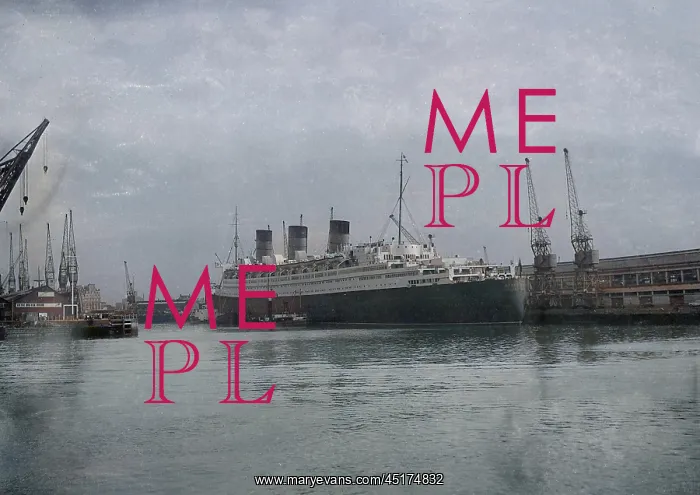 : RMS Queen Mary leaving Southampton for the last time : RMS Queen Mary leaving Southampton for the last time