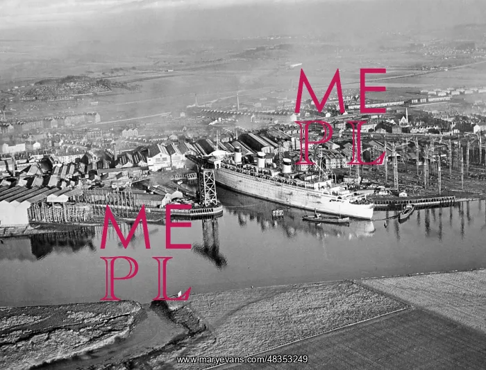: RMS Queen Mary at the shipyard, 1936 : RMS Queen Mary at the shipyard, 1936