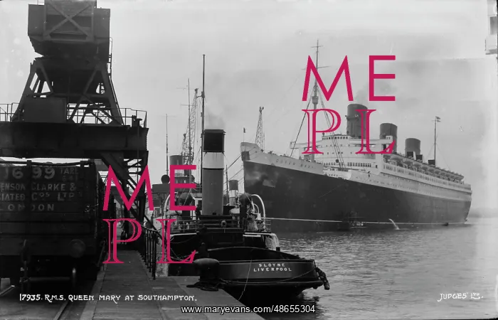 : R.M.S. Queen Mary at Southampton : R.M.S. Queen Mary at Southampton