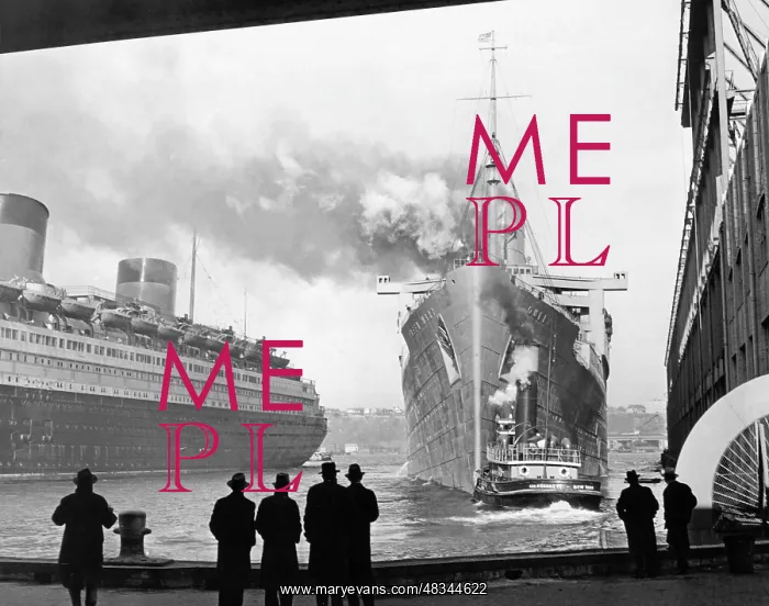 : RMS Queen Mary as troop ship, 1940 : RMS Queen Mary as troop ship, 1940