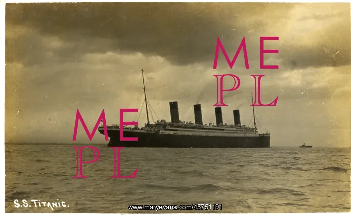 : RMS Titanic - the ship at sea : RMS Titanic - the ship at sea