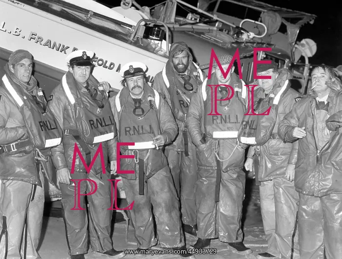 : RNLI lifeboat crew, St Ives, Cornwall : RNLI lifeboat crew, St Ives, Cornwall