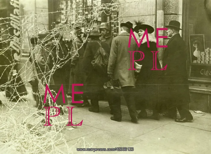 : Roadblock at the Friedrichstrasse in Berlin, 1918 : Roadblock at the Friedrichstrasse in Berlin, 1918