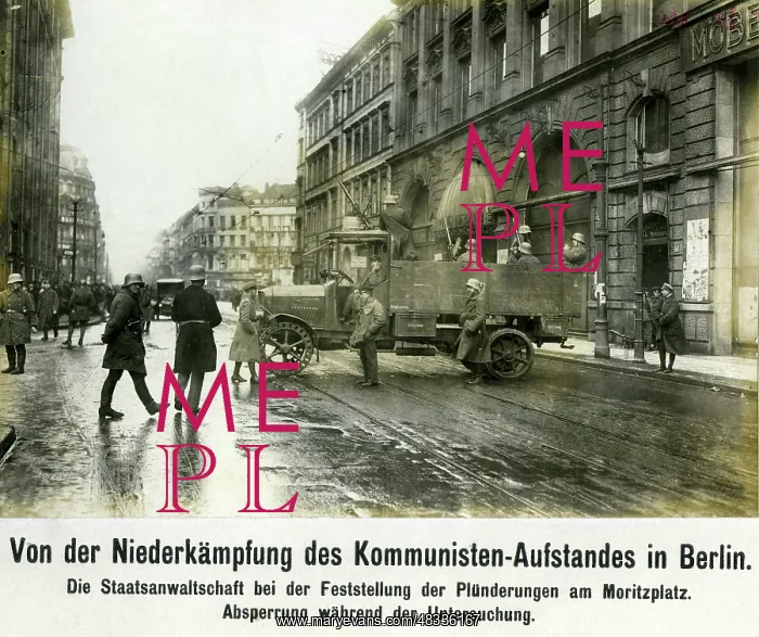 : Roadblock at the Moritzplatz in Berlin, 1919 : Roadblock at the Moritzplatz in Berlin, 1919