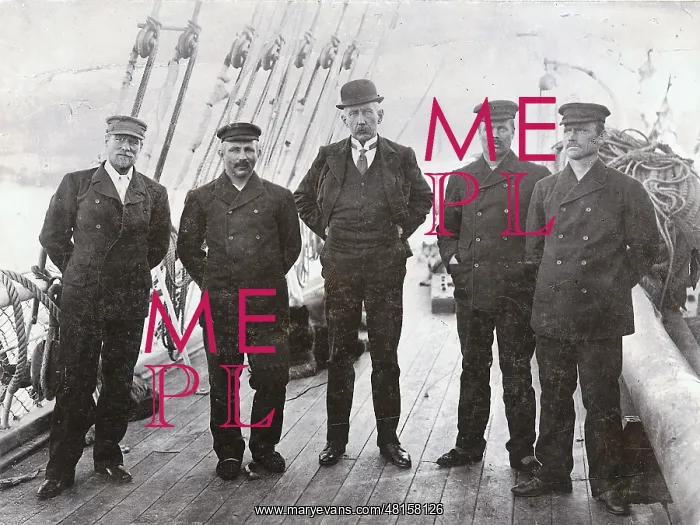 : Roald Amundsen with expedition members, 1911 : Roald Amundsen with expedition members, 1911