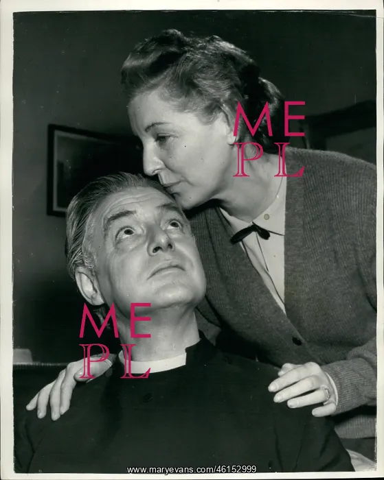 : Robert Donat and Kay Walsh filming at Ealing Studios, London : Robert Donat and Kay Walsh filming at Ealing Studios, London