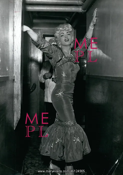 : Robert Francis, drag queen, looking glamorous : Robert Francis, drag queen, looking glamorous