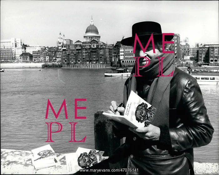 : Robert Graves, author and poet, in London : Robert Graves, author and poet, in London