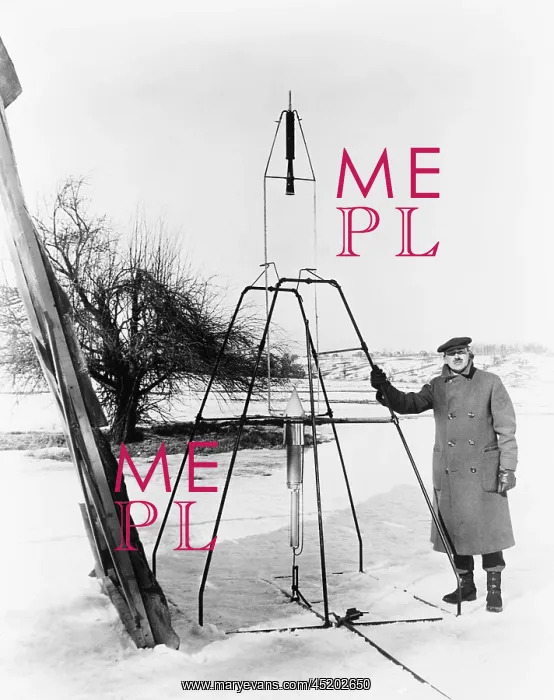 : Robert H. Goddard (1882-1945), standing ? : Robert H. Goddard (1882-1945), standing ?
