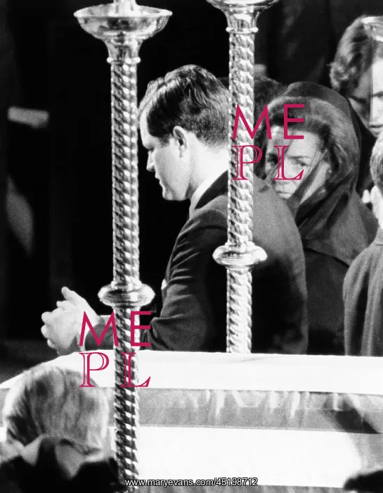 : Robert Kennedy's funeral. Widowed Ethel ? : Robert Kennedy's funeral. Widowed Ethel ?