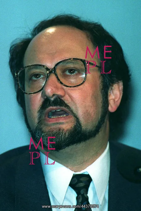  : Robert Kuttner