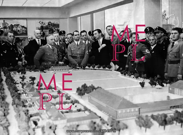 : Robert Ley and Rudolf Hess at the exhibition : Robert Ley and Rudolf Hess at the exhibition